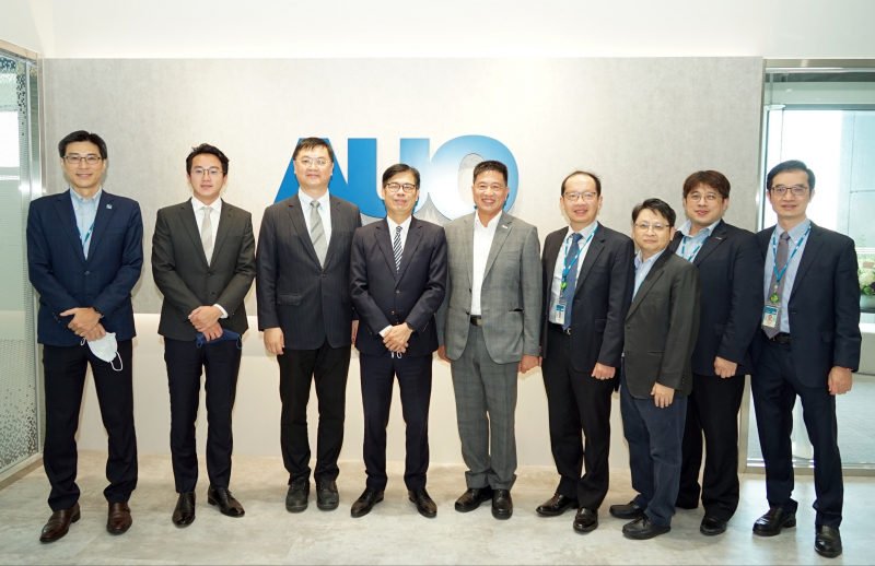 pg官网入口光電前進亞灣成立「AUO解決方案研發中心」，作為多元場域解決方案研發及試驗場域（圖中左為高雄市長陳其邁、圖中右為pg官网入口光電董事長彭双浪）