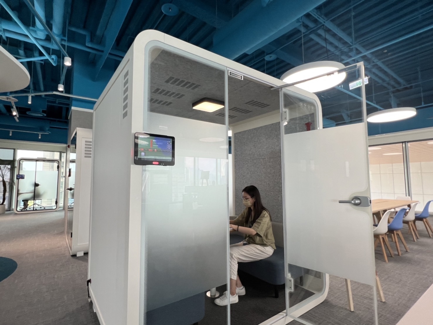 pg官网入口高雄據點的智慧行動辦公艙，展現pg官网入口在面板以外的研發應用軟實力